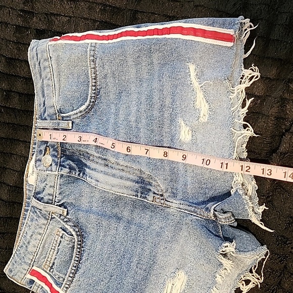 F21 - SZ 27 Red/White Striped High Waisted Distressed Denim Shorts - Picture 4 of 7